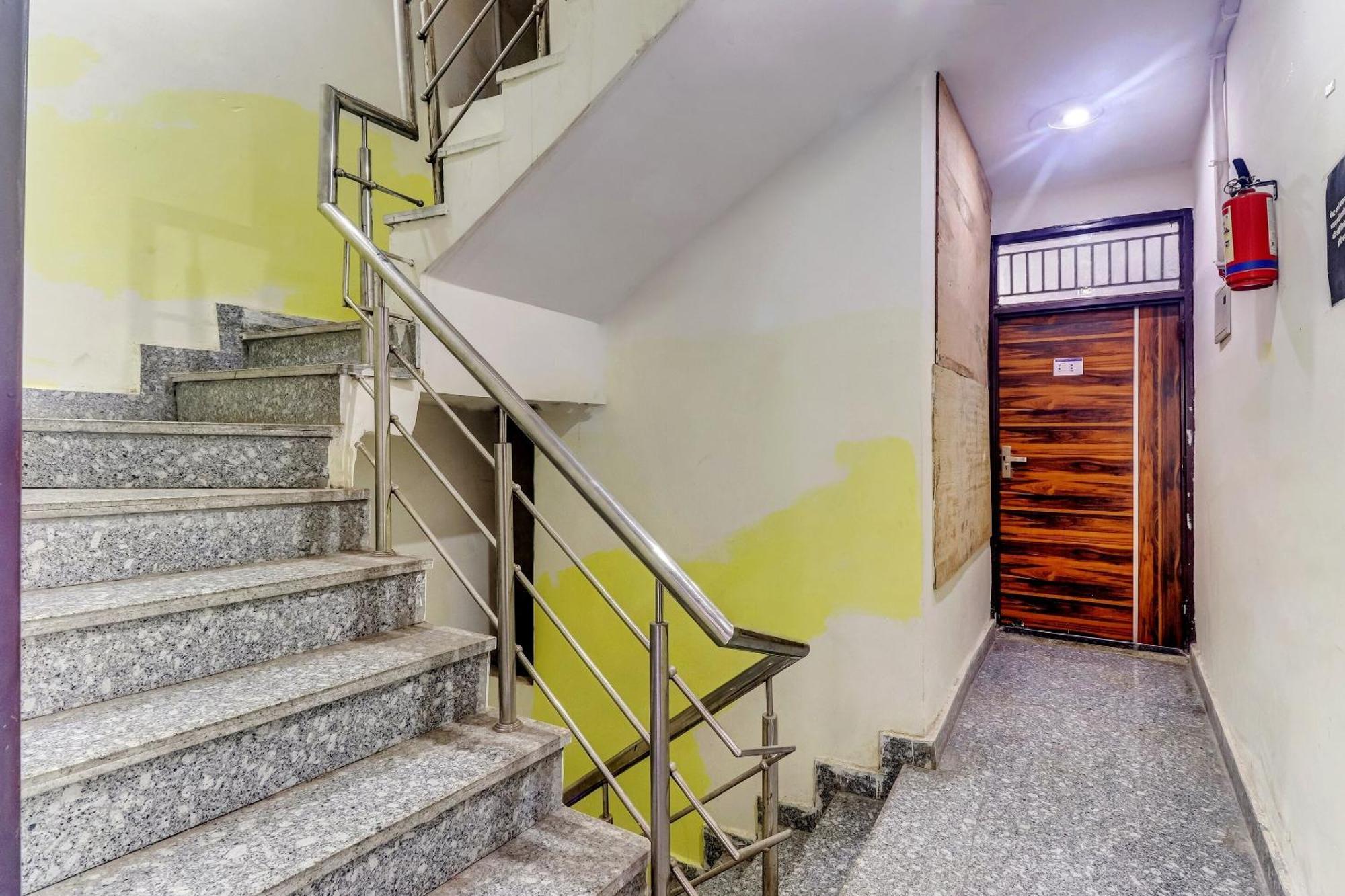 Hotel O Cozy Stay Делі Екстер'єр фото